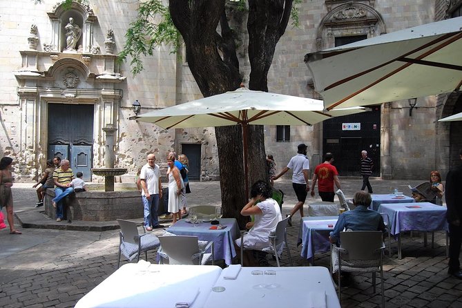 Private Barcelona Highlights Tour with Hotel pick-up - Gothic Quarter walking: narrow streets, real squares, and Roman threads