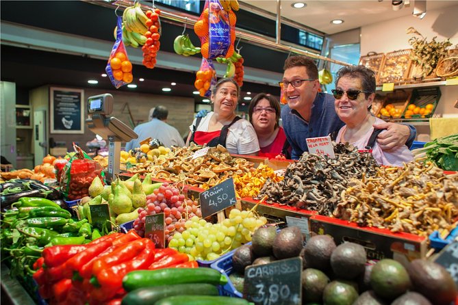 Private Barcelona Market Tour & Paella Cooking Class with Josh - Spotting Quality With Josh at Real Stalls