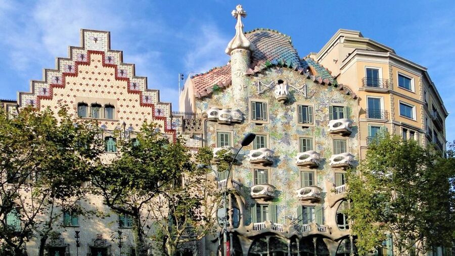 Private Barcelona Modernism and Gaudí Walking Tour - The Architectural Trio and Neighboring Houses on the Same Avenue