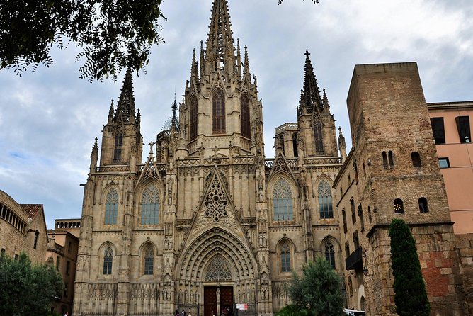 Private Barcelona Old Town and Gothic Quarter Walking Tour - Starting Near Plaça de Catalunya, Ending by the Born