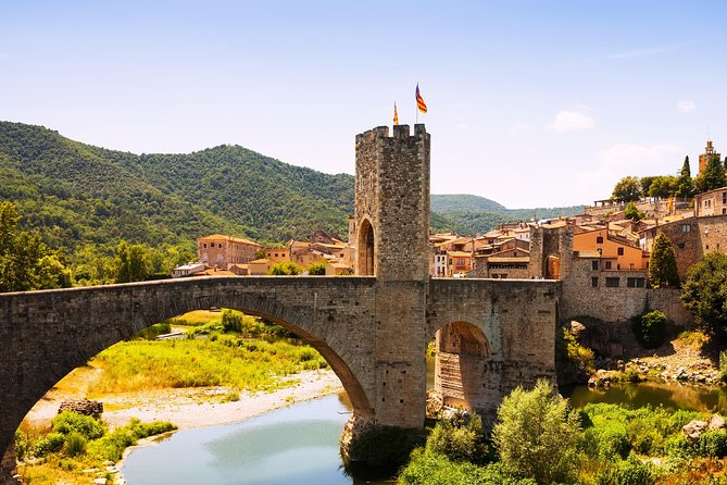 Private Besalú & 3 Medieval Towns Tour with Hotel PickUp from Barcelona - Castellfollit de la Roca pass, plus the Can Gussinye stop