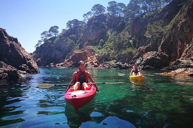 Private Costa Brava Kayak Experience with Snorkel from Barcelona - Picnic lunch on the beach: what it is good for
