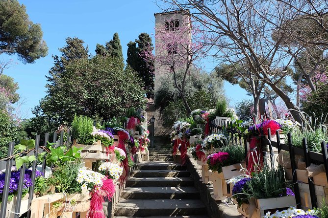 Private Customized Barcelona Tour by Mercedes VIP Bus and Personal Expert Guide - Gothic Quarter and Las Ramblas: the short guided stroll that sets the tone