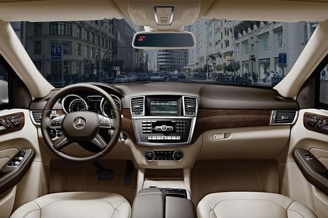 Private Departure Transfer from Central Barcelona to El Prat Airport - From your door to El Prat: what this transfer is really good at