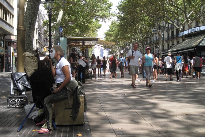 Private discovery bike tour of Barcelona - Gaudí focus: La Pedrera and the route to Sagrada Família