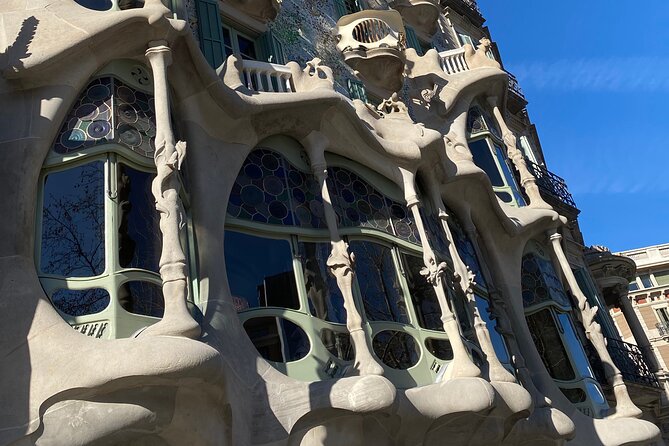 Private discovery bike tour of Barcelona - Arc de Triomf and Parc de la Ciutadella, where the city breathes