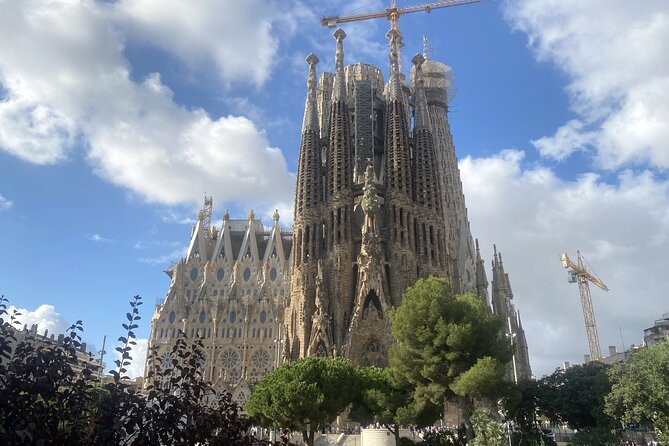 Private discovery bike tour of Barcelona - Starting at Plaça Reial, then easing into the old city