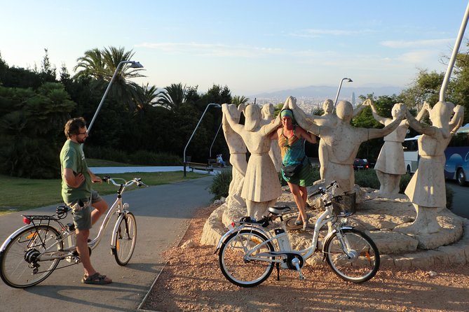 Private Electric Bike Guided Tour in Barcelona - Barri Gòtic in 30 minutes: old streets, real atmosphere