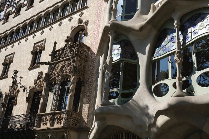 Private electric bike tour - Discovery of Barcelona - Markets and sea-breeze culture: Santa Caterina, Santa Maria del Mar, Port Vell, and Barceloneta