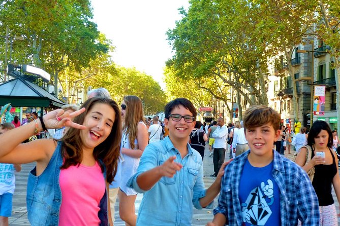 Private Family Experience - Dragon Tour in Barcelona for Kids - The detective game: how kids and adults both stay interested