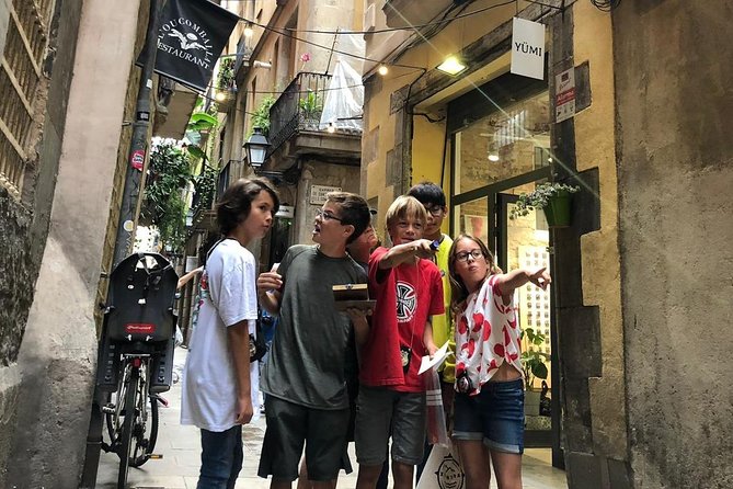 Private Family Treasure Hunt | Guided, fun & 100% Offline | Xventura Barcelona - Passeig del Born and the Art of Team Clue Hunting