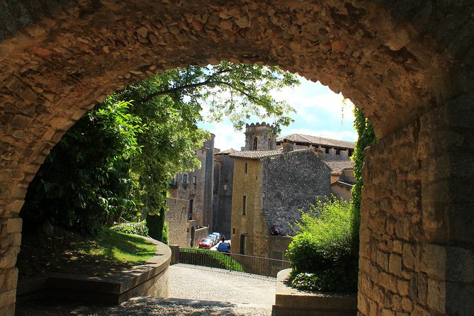 Private: Girona and Besalu Jewish History Tour from Girona - Meeting in central Girona, then getting your bearings fast