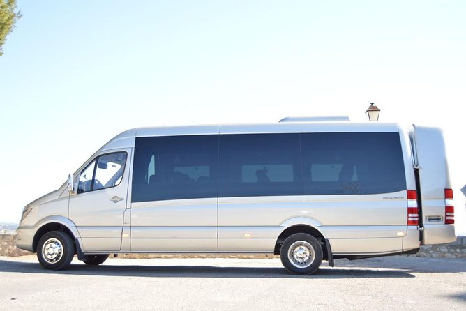 Private Meet & Greet Transfer from El Prat Airport to Barcelona - Van Comfort and Group Size: Up to 15 Without the Chaos