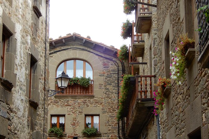 Private Pre-Pyrenees Medieval Village Hike from Barcelona - Should you book this private Pyrenees hike from Barcelona?