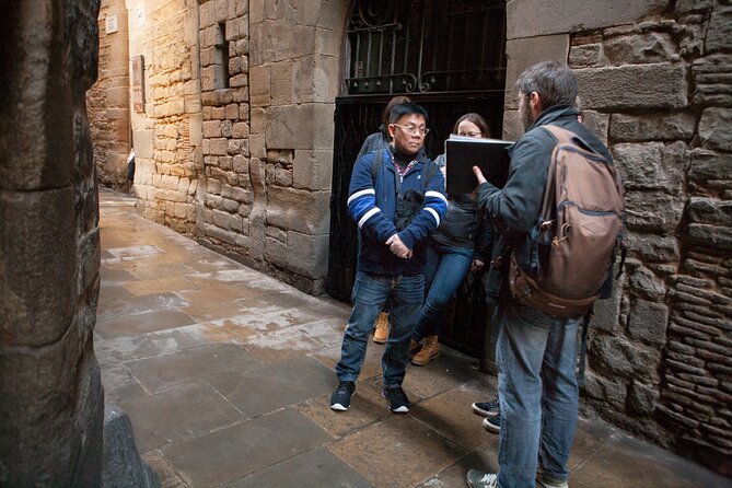 Private Religious Tour: Sagrada Familia, Romans & Jewish Quarter - The Jewish Quarter walk: Call streets, baths, and synagogue access