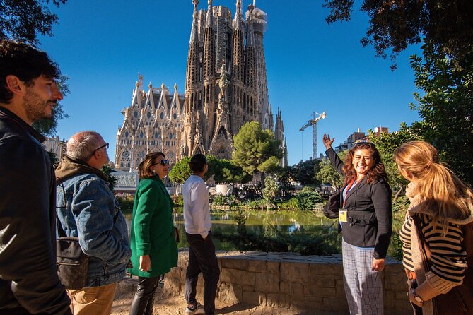 Private Sagrada Familia Guided Tour with Skip the Line Ticket - Quiet corners and details you are likely to miss solo