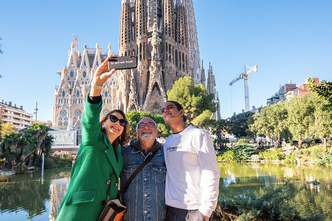 Private Sagrada Familia Guided Tour with Skip the Line Ticket - Who should book this tour, and who might choose differently?