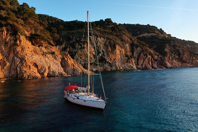 Private sailing tour with aperitif in Barcelona - Price and value for a group up to 7