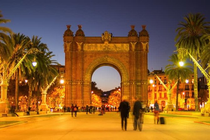 Private Sightseeing in Barcelona By Night - Getting your bearings around Plaça de Catalunya at night