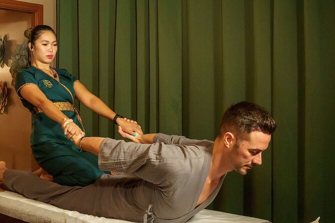 Private Thai Massage Session in Barcelona - Inside the Session: Clean, Dim, Comfortable, and Focused