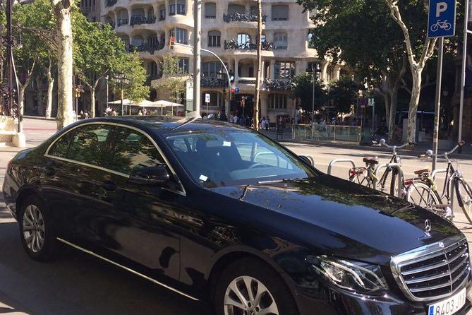Private Tour Barcelona and Montserrat 8 Hours - Private pickup, a full day that stays manageable