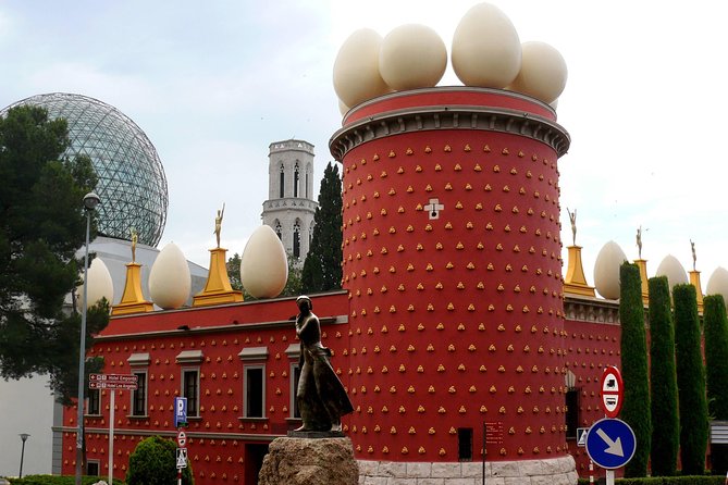 Private tour: Dali Museum in Figueres and Púbol Tour with Hotel pick-up - Figueres, Dalí’s hometown: why the town walk sets the tone