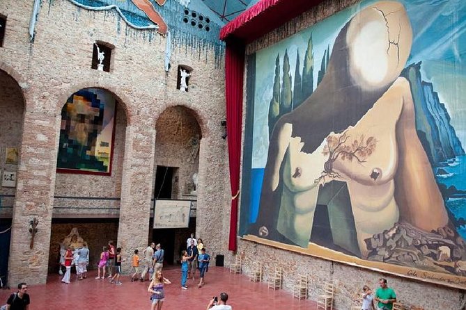Private tour: Dali Museum in Figueres and Púbol Tour with Hotel pick-up - Entering the Dali Theatre-Museum: what makes it memorable