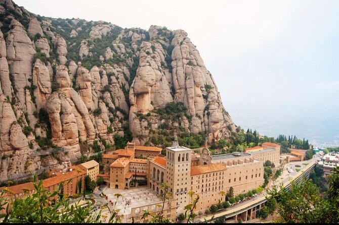 Private Tour from Barcelona to Monserrat - Santa Maria and the Basilica: the sights that make four hours worth it