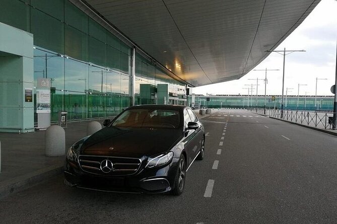Private Transfer from Sitges to Barcelona Airport - Airport drop-off: reaching Josep Tarradellas Barcelona-El Prat without a puzzle