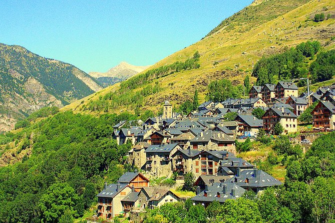 Pyrenees Private Tour from Barcelona with Easy Hike & Cogwheel Train - Cremallera de Núria: the cog-wheel ride to the valley