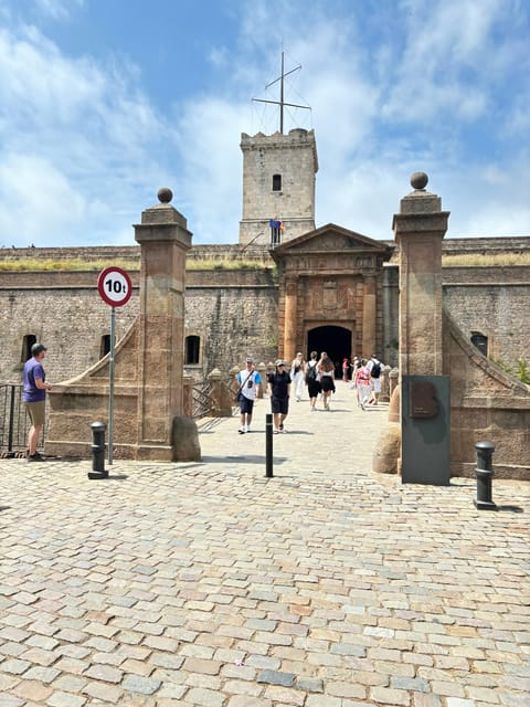 Running tour: Keep fitness & explore Barcelona - Your Guide Matters: English and Spanish Support in a Small Group