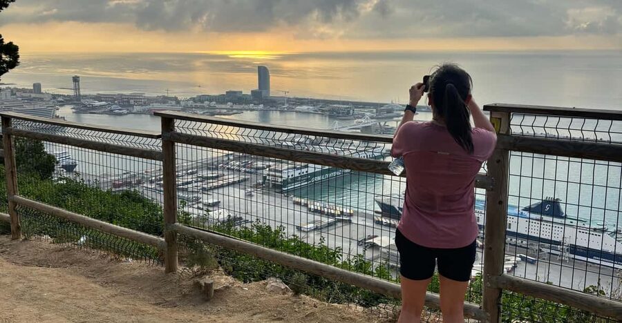 Running tour: Keep fitness & explore Barcelona - The Run Format: Warm-Up, Guided Pace, Cool-Down Stretch
