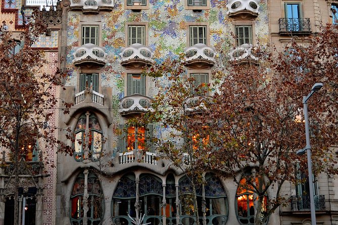 Sagrada Familia and Barcelona Highlights: Private Guided 4-Hour Driving Tour - Gothic Quarter and Las Ramblas: Atmosphere Without the Stress