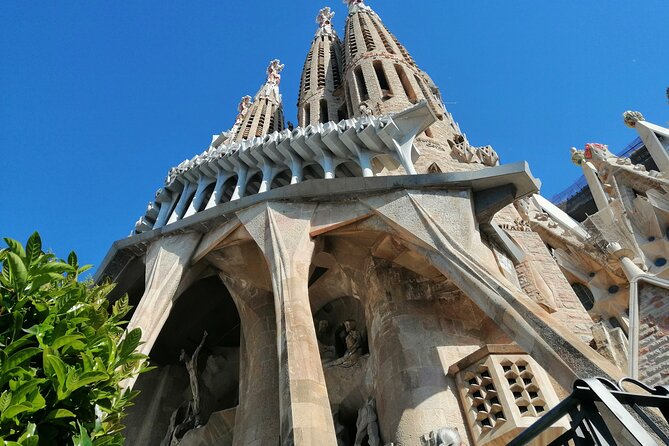 Sagrada Familia and Park Guell Guided Tour with Transport - What the Guide Actually Adds (Especially When You Want Meaning)
