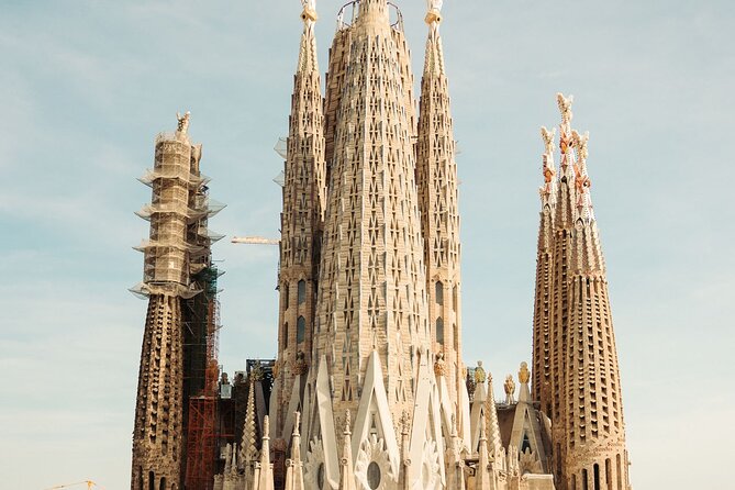 Sagrada Familia Closing Time Tour with Rooftop Views - Stop 1 at Sercotel Rosellón: cava with UNESCO-level views