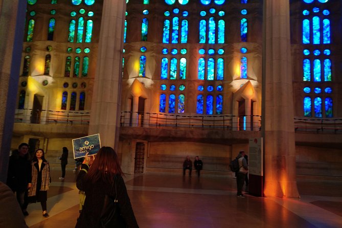 Sagrada Familia English Guided Tour & Optional Tower Access - Choosing your guide: names you may see and what to look for