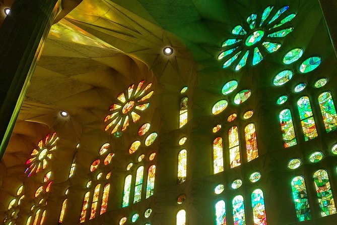 Sagrada Familia English Guided Tour & Optional Tower Access - Who this tour is best for