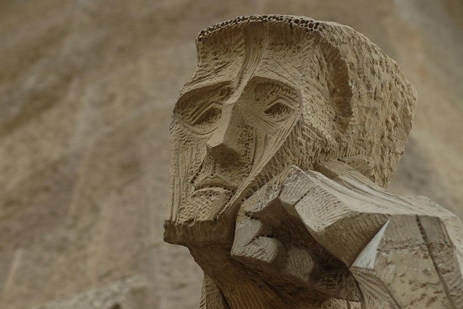Sagrada Familia Evening Private Tour with Expert Guide - Timing and crowd reality: 4 pm helps, but plan for people