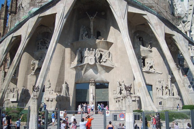 Sagrada Familia Evening Private Tour with Expert Guide - Comfort, route flow, and special needs