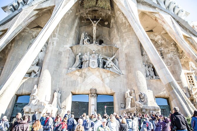 Sagrada Familia Fast Track Guided Tour - Dress code and on-site rules: how to avoid being turned away