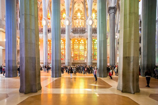 Sagrada Familia Fast Track Guided Tour - Listening with English guidance: what to expect and how to cope
