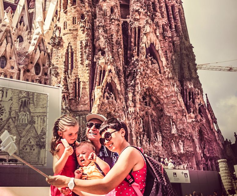Sagrada Familia & Gaudi Guided Tour Private or Small Groups - How the tour runs, start to finish, without the wasted time