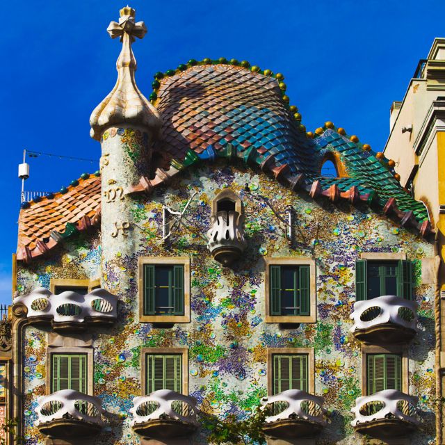 Sagrada Familia & Gaudi Guided Tour Private or Small Groups - Starting at the Ramblas, then powering up through Plaça Reial and the Gothic edge