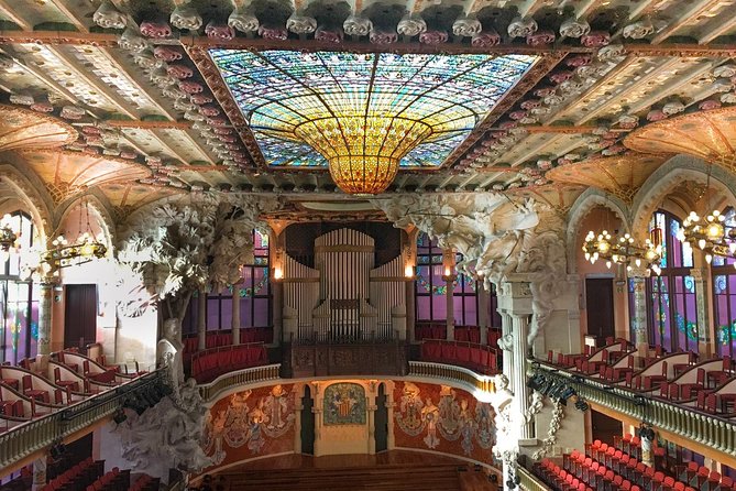 Sagrada Familia & Gaudi Tour Private or Small Group with Tickets - Casa Batlló and La Pedrera: You’ll See Them, But You Pay Extra for Tickets