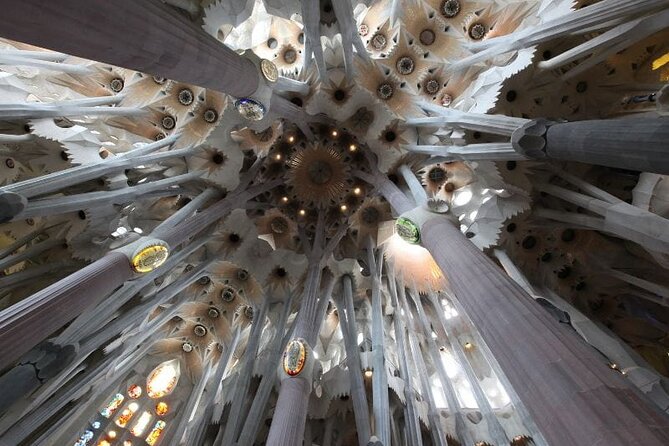 Sagrada Familia & Gothic Quarter Private Tour - What to know before you go: dress code, timing, and meeting points