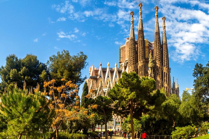 Sagrada Familia : Guided tour inside Skip the line! - Price and value: $90.51 is easier to justify with tickets included