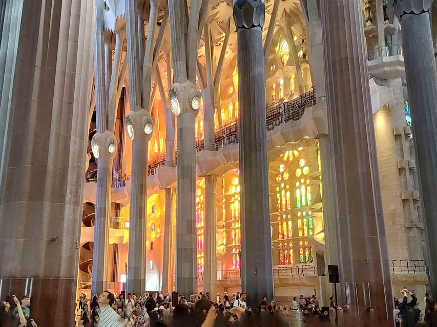 Sagrada Familia Guided Tour with Skip-the-Line Entry Ticket - Schools for the Workers: The Human Side of a Monument