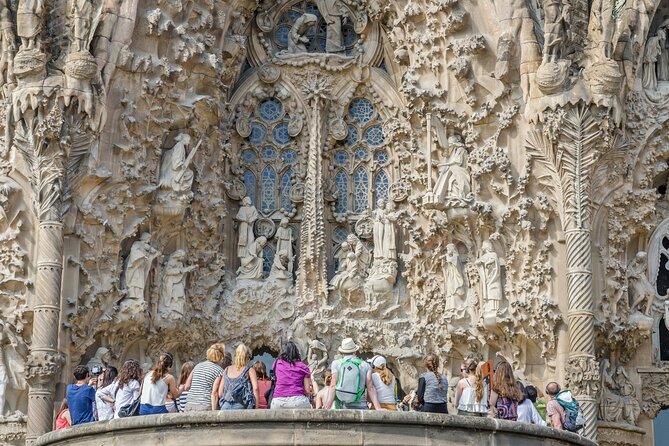 Sagrada Familia Guided Tour with Skip the Line Ticket - Headphones, Group Size, and the One Sound Caveat