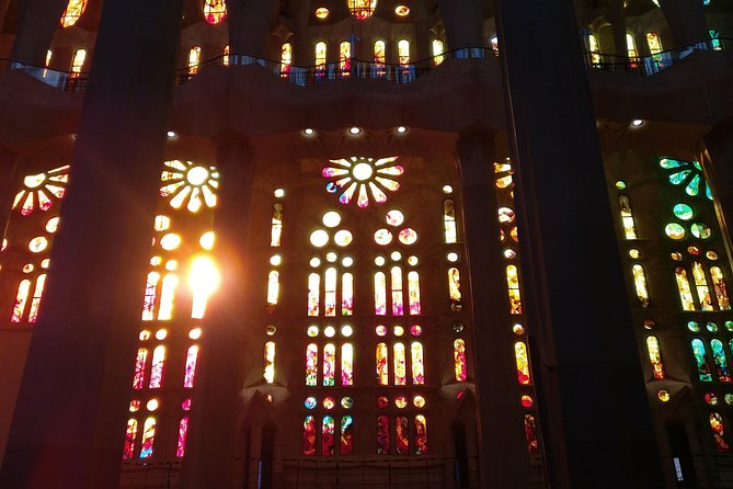 Sagrada Familia Guided Tour with Towers Access - Headsets and hearing the guide in English