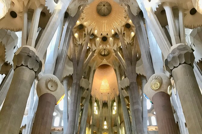 Sagrada Familia & La Pedrera Small Group Tour with Cava Tasting - Logistics that make your day easier (start in the right place)